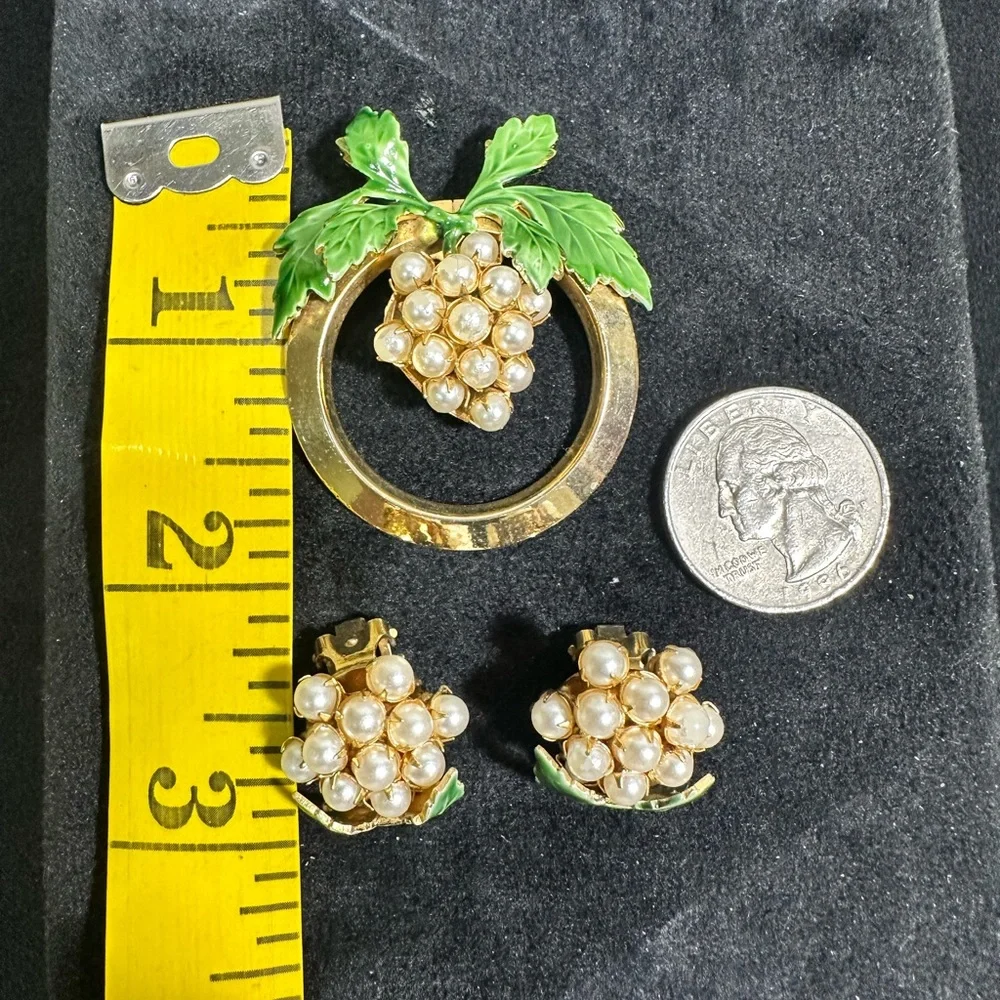 🚨RARE🔥: Vtg Sandor Pearl Cluster Accent Brooch & Earring Set - Picture 10 of 12